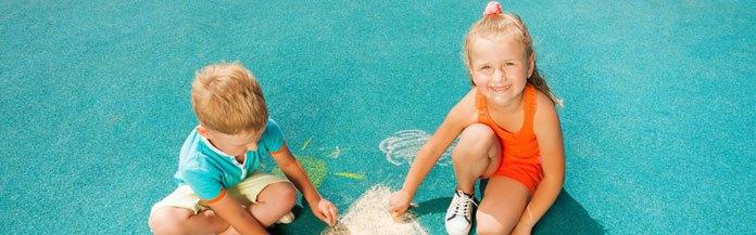 kids-playing-with-chalk