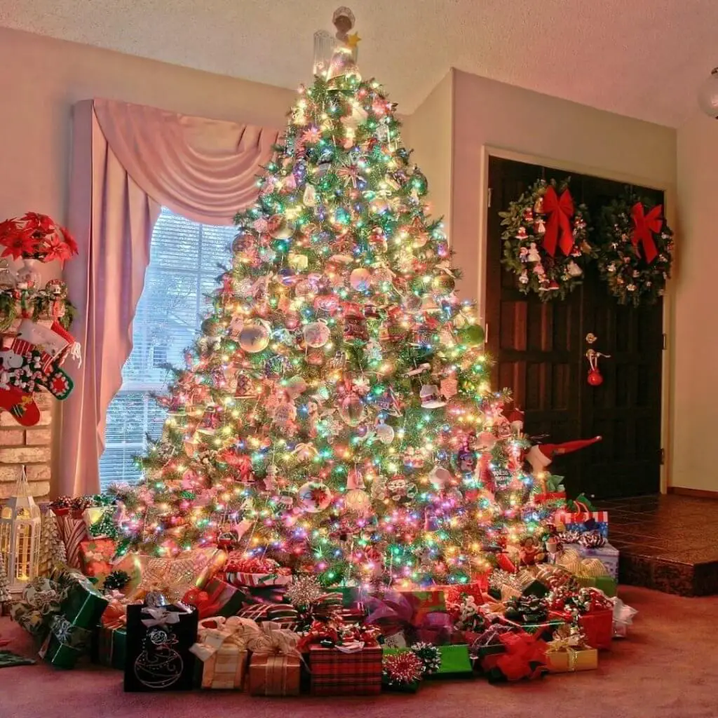Family-Christmas-Tree-Holiday-Memories-Blog-Page