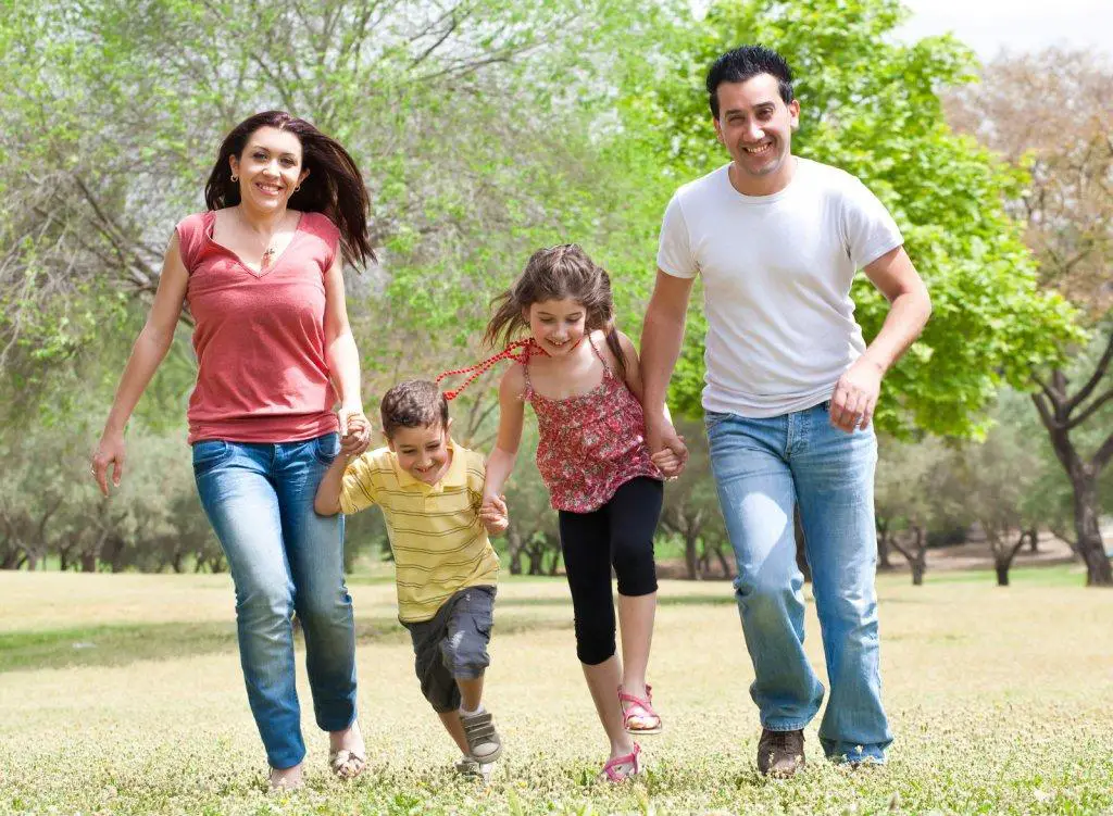 Family-Running-Together-The-Lowdown-on-Running-with-Young-Children