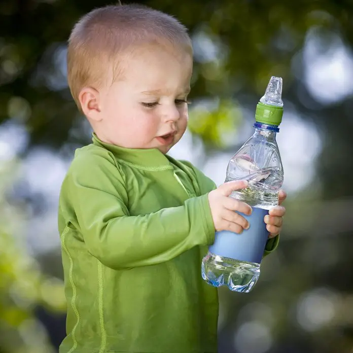 The Right Age to Introduce Drinking Water to Infants | Borncute.com