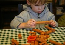 Our review of the Best Lincoln Logs & Sets for Kids and Toddlers
