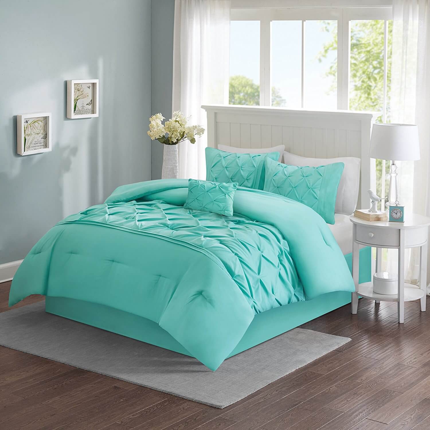 1. Comfort Spaces Cavoy Comforter