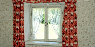 Here you can find the 12 best nursery curtains.