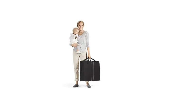 The BabyBjorn Travel Crib Light comes in a convenient carrying bag.