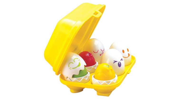 The TOMY Toomies Hide & Squeak Eggs improves motor skills.