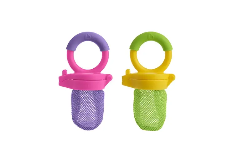 The Munchkin Fresh Food Feeder comes in two playful colors. 