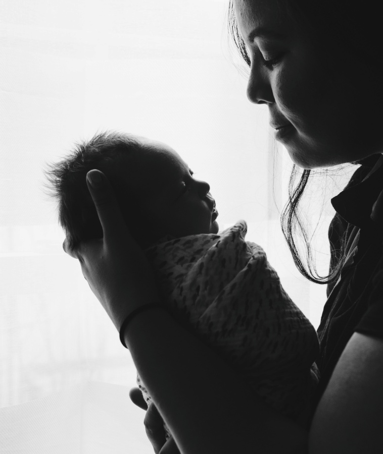 How to Swaddle Your Newborn like a Pro