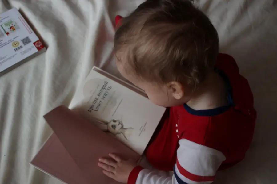 toddler reading