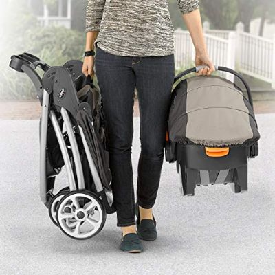 chicco viaro travel system easy to carry