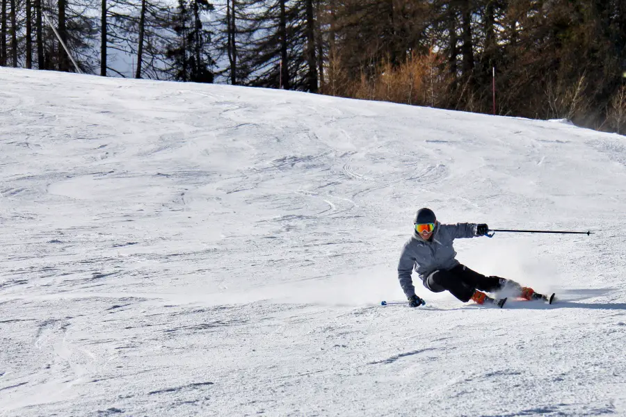 children skiing