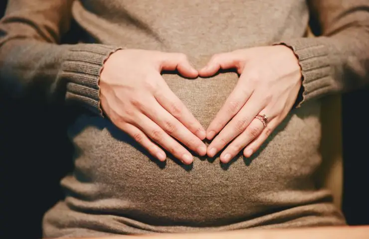 Tips on How to Accept & Love your Postpartum Body.