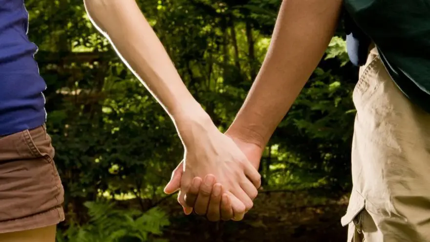 Discussing Dating & Relationships with your Teenager Discussing Dating & Relationships with your Teenager