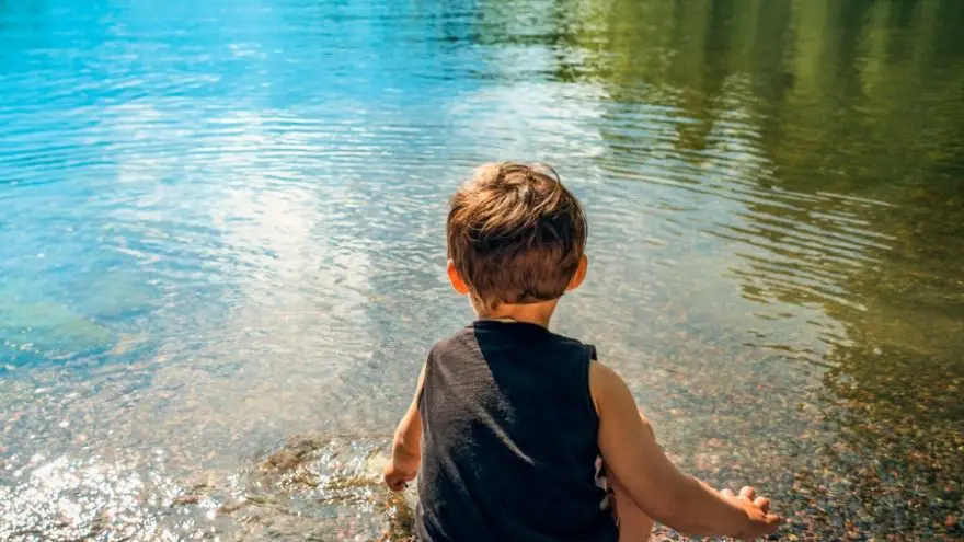 Read about the 6 most effective ways to keep your baby safe on the beach.