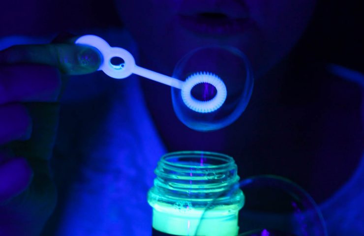 hoq to make glow in the dark bubbles