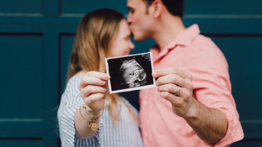 Does it Hurt: The Truth About Labor & Delivery Does it Hurt: The Truth About Labor & Delivery