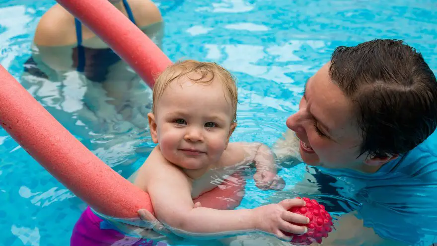 Tips to Ease Your Child Into Swimming
